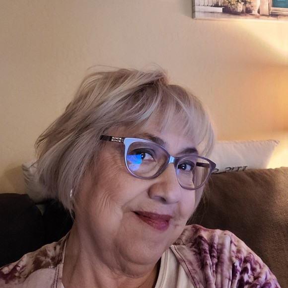 Meet your Posher, Sandra - Picture 1 of 1